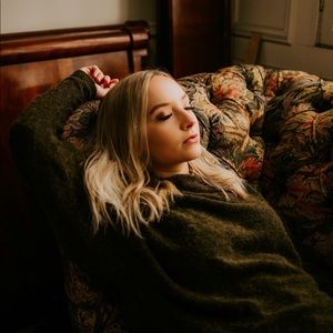 Meet your Posher, Hayley